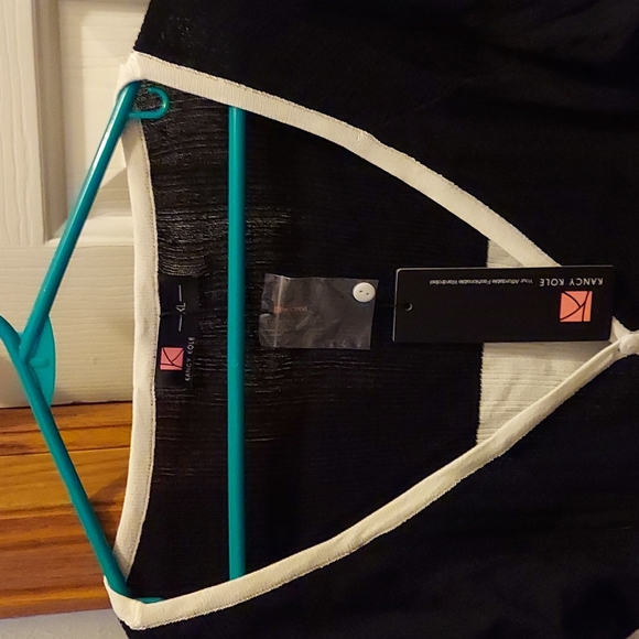 Kandy Kole sweater size XL in black and white. - Picture 3 of 8